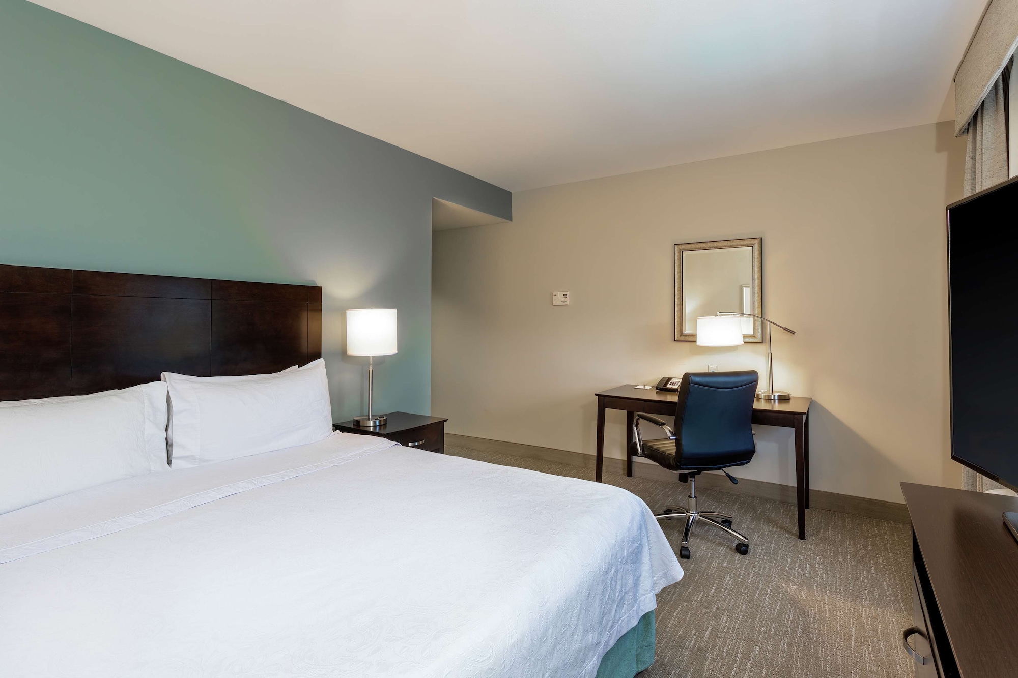 Room, 1 King and 2 Queen Beds, Accessible