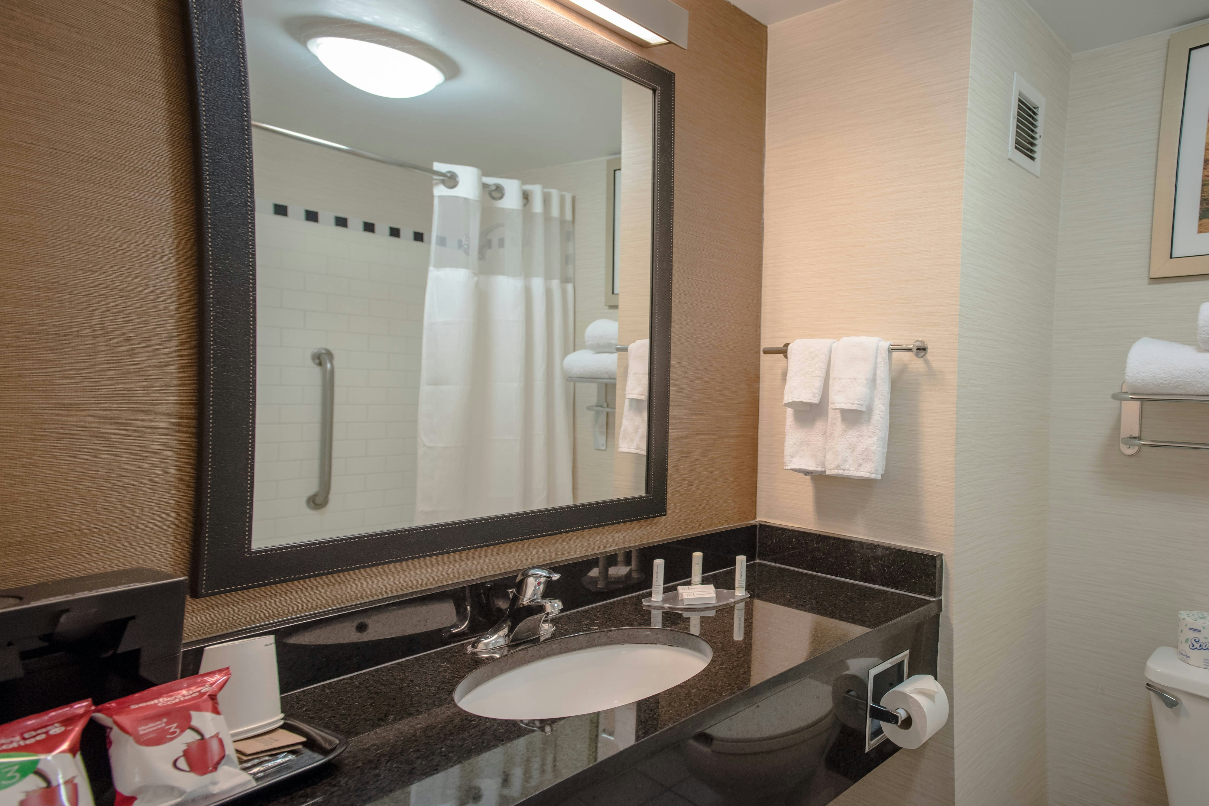 غرفة، Fairfield Inn And Suites Knoxville East 2/2