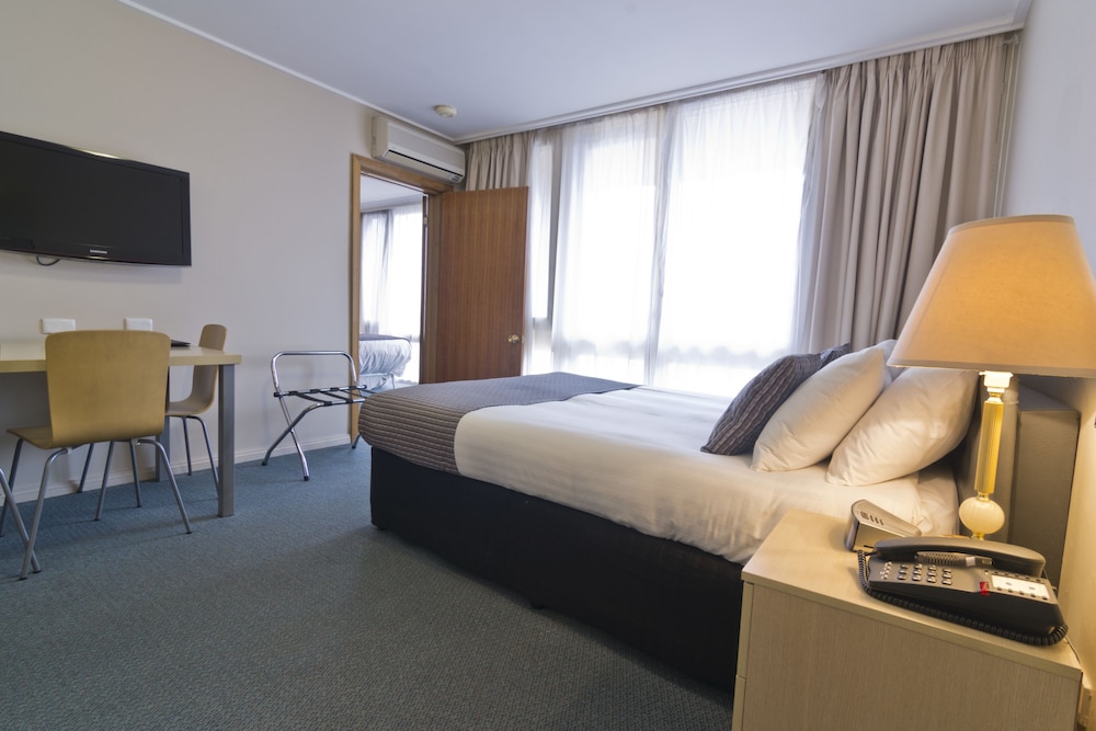 Commodore Regent Hotel 16/63