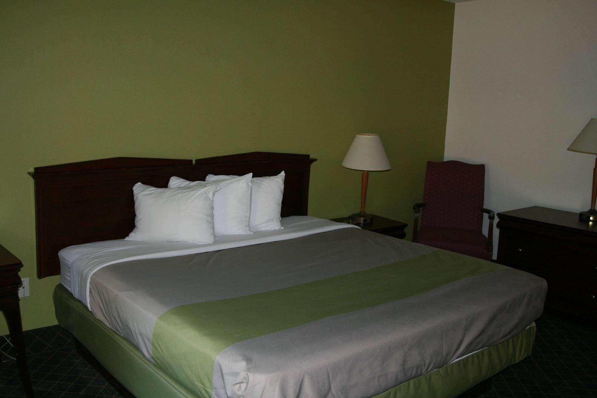 ROOM, KING BED, SMOKING