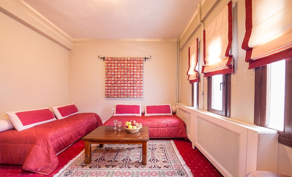 Country Club Hotel & Suites 46/75