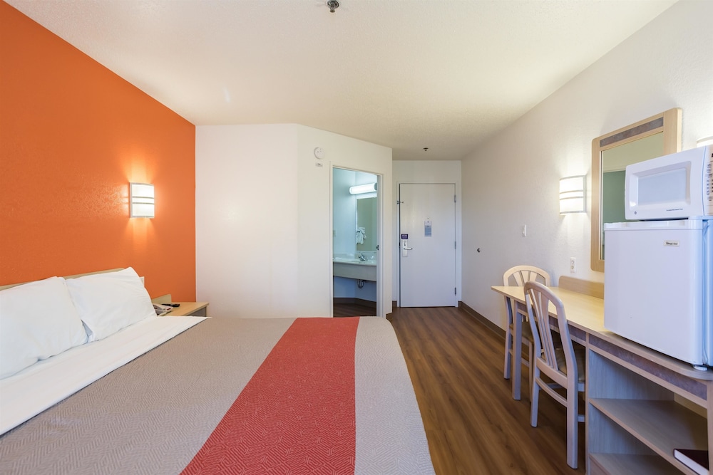 Motel6 Dale, IN 13/45