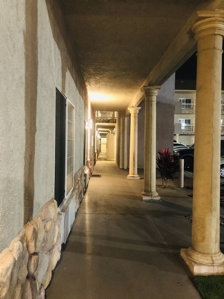 Guesthouse Inn Suites 35/63