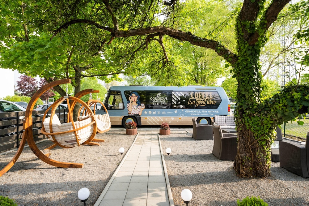 ANA Neotel, Trademark Collection by Wyndham 68/77