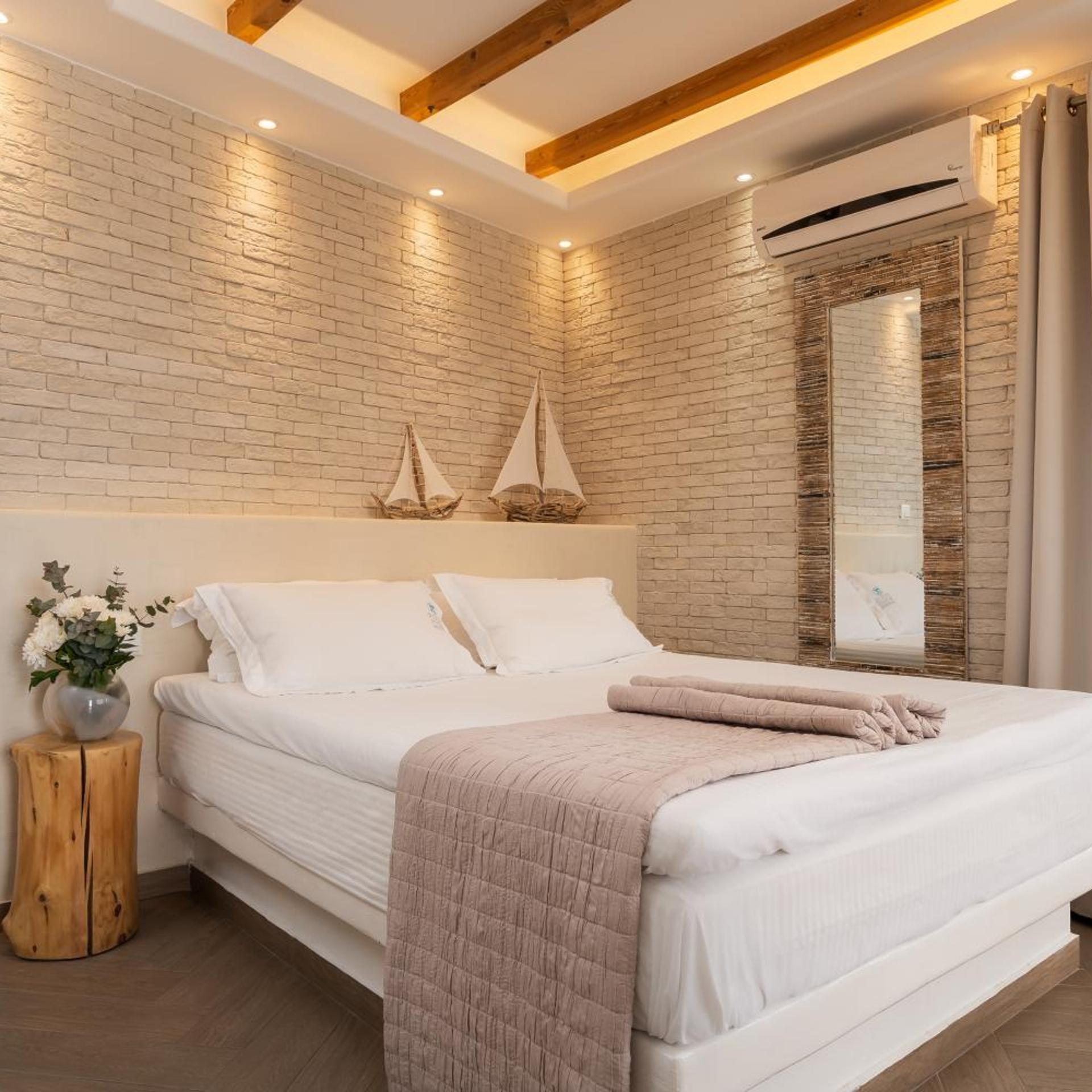 Master, Suite, Outdoor Jetted Tub