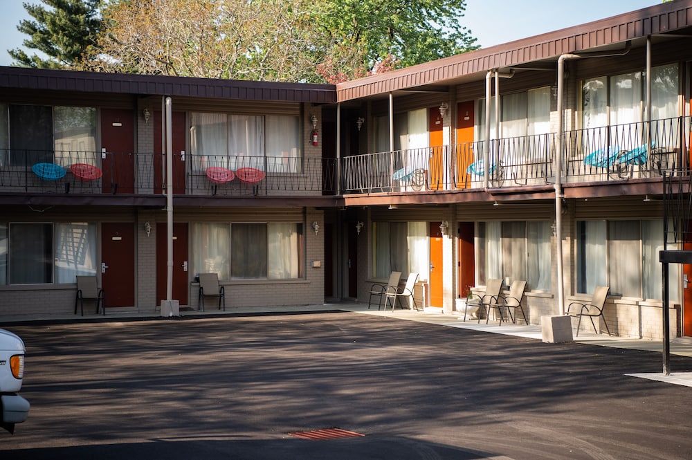 Advance Inn 41/50