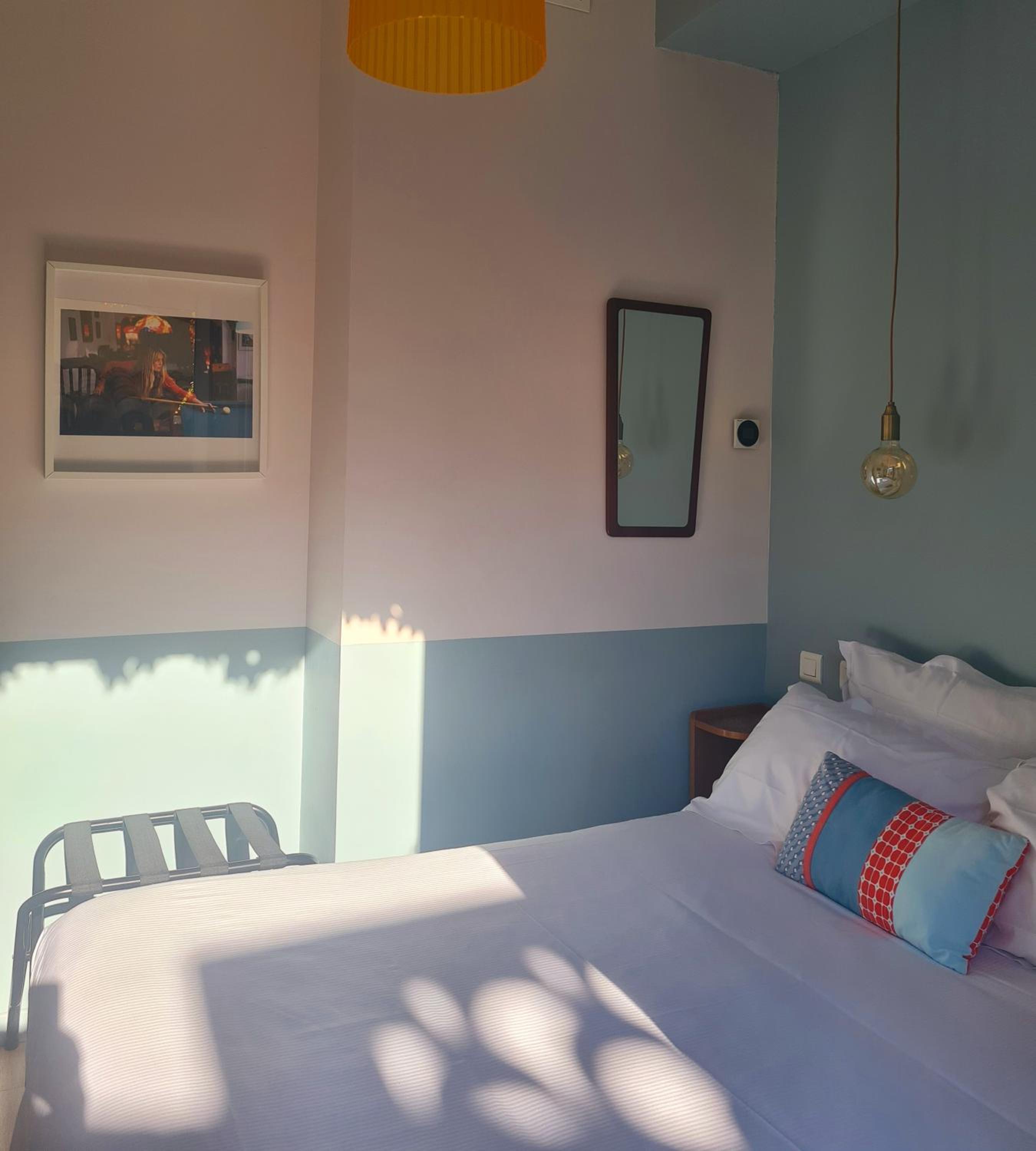 ROOM, DOUBLE BED, SMALL