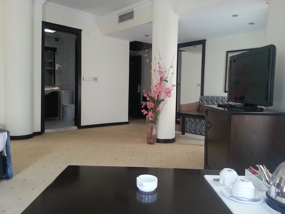 Omur Hotel 7/50