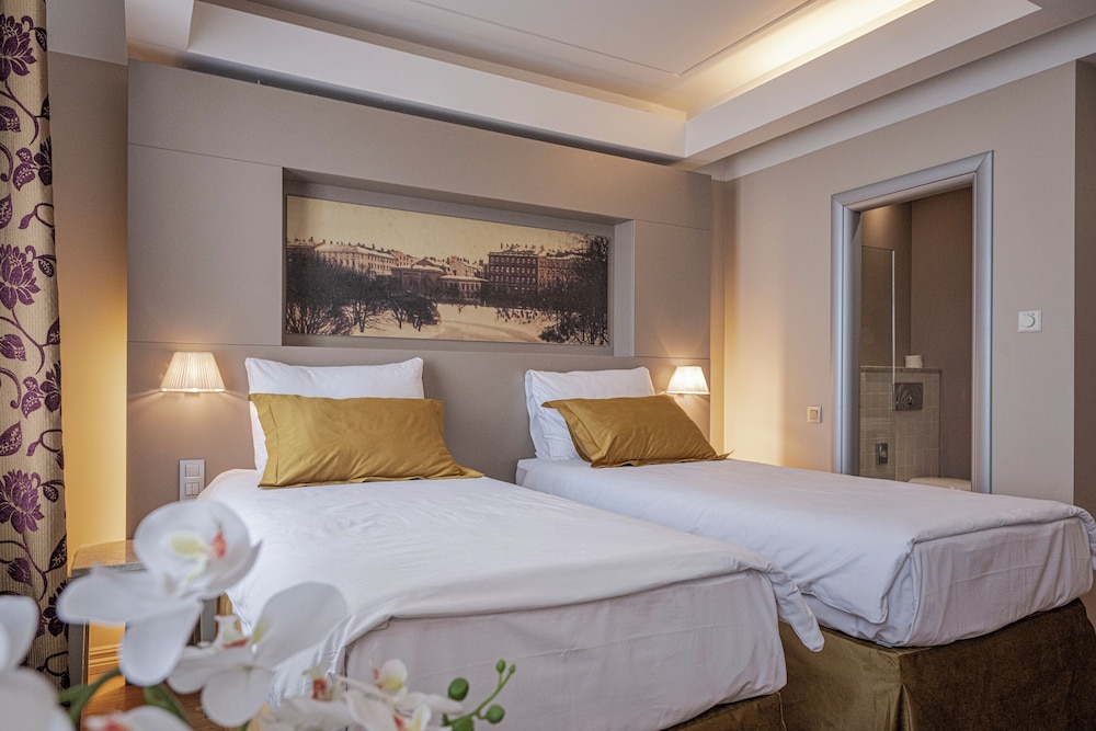 Opera Hotel 11/50
