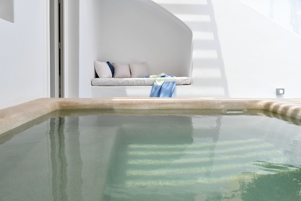 Thiro Villas Santorini 11/27