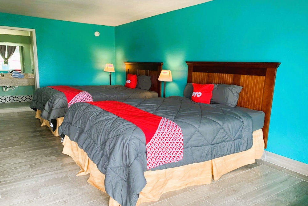 OYO Hotel Dundee By Crystal Lake 15/50