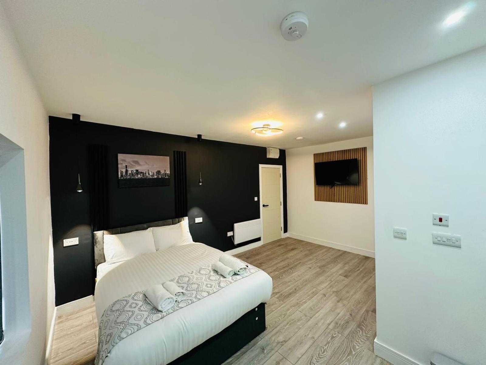 Shepiston Lodge Heathrow 7/14