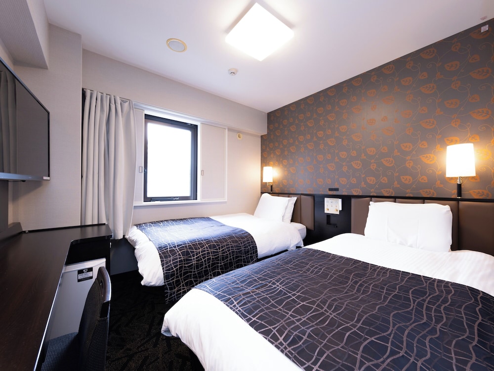 2 BEDROOMS, TWIN BEDS