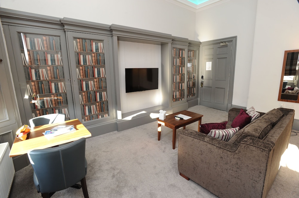 Court Residence 33/49