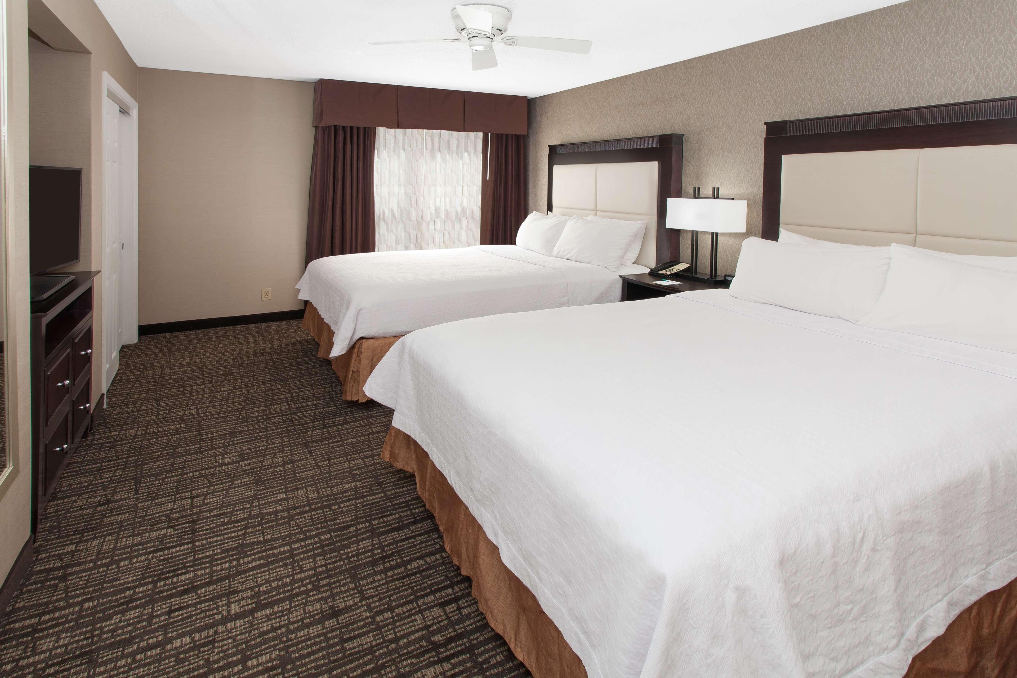 1 BEDROOM, 2 QUEEN BEDS