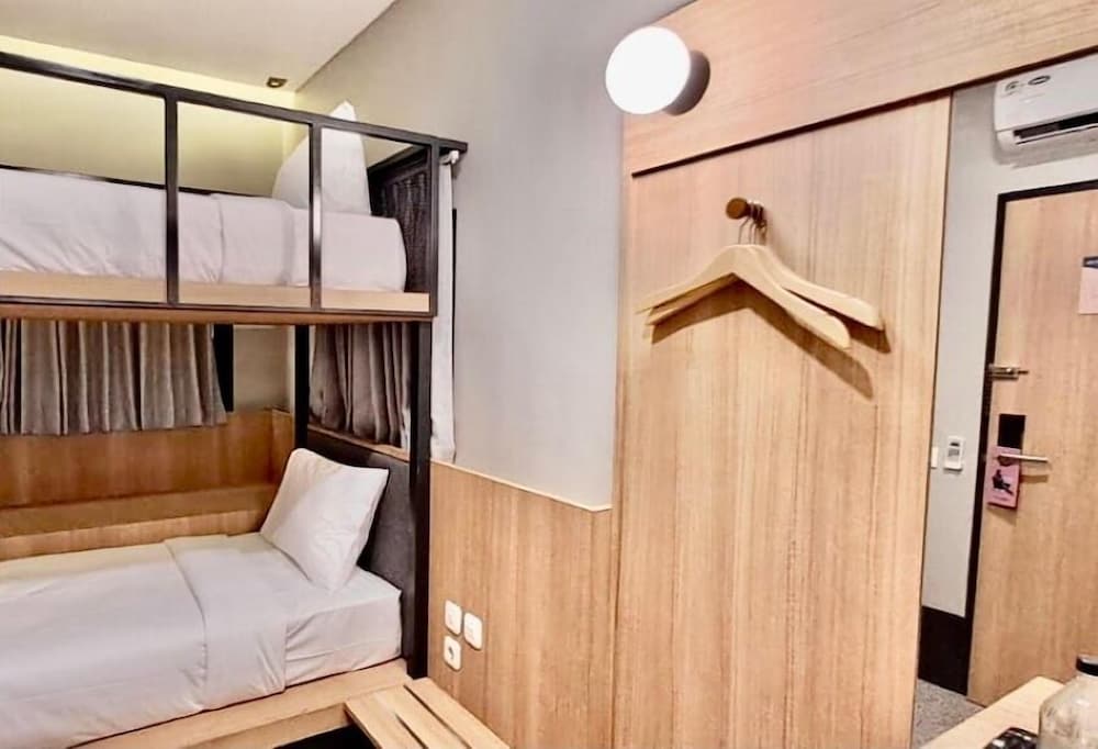 ROOM, BUNK BED