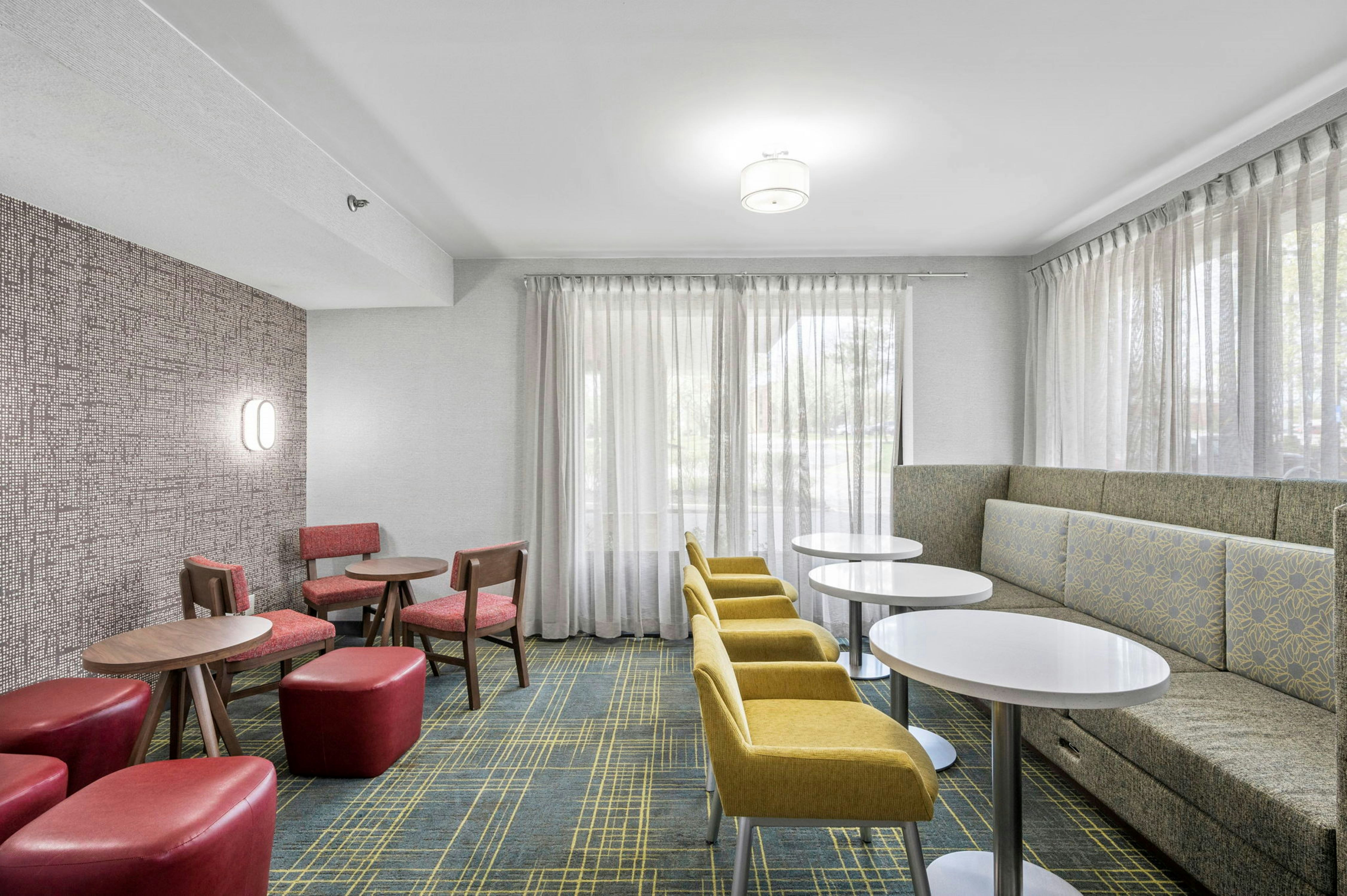 Hampton Inn Cleveland Westlake 25/40
