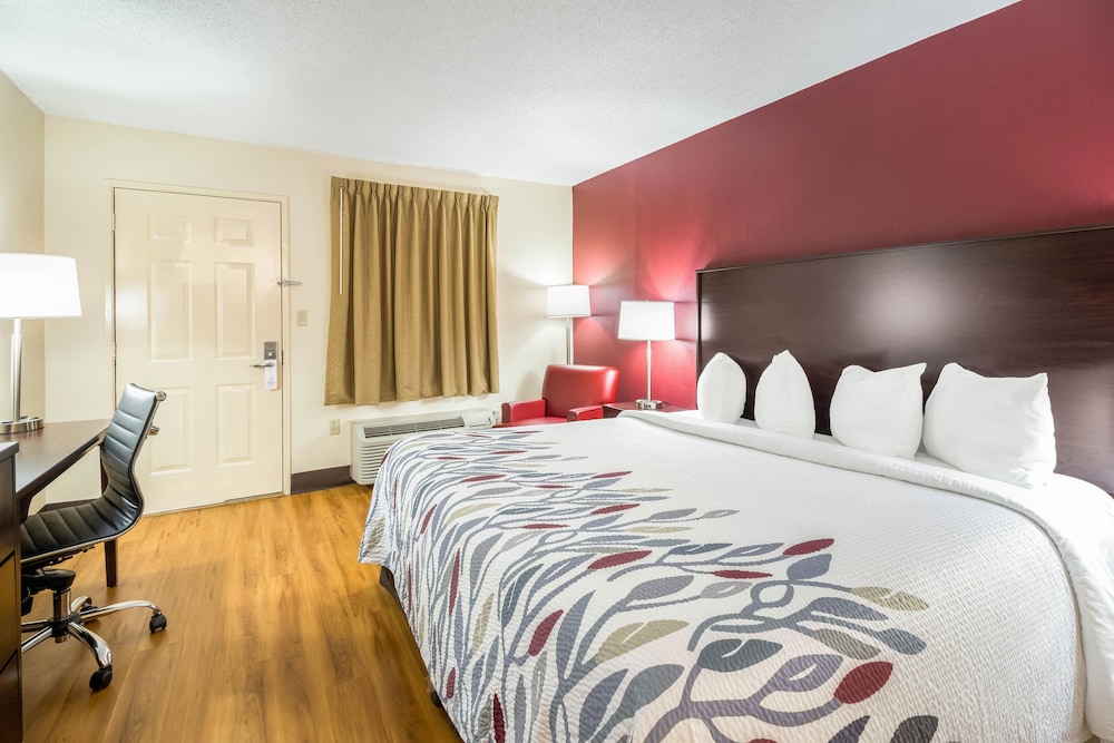 Red Roof Inn Clarksville 15/21