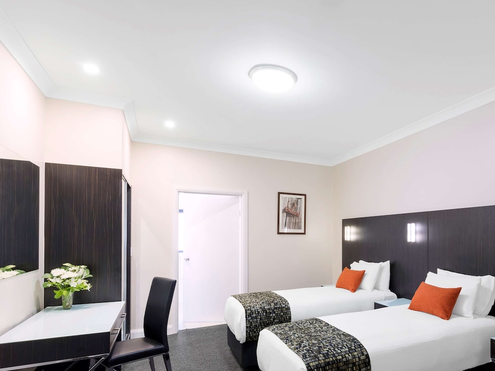 Mercure Goulburn 10/44