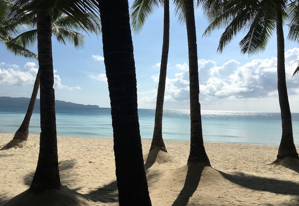 Luxx Boutique Boracay 66/72