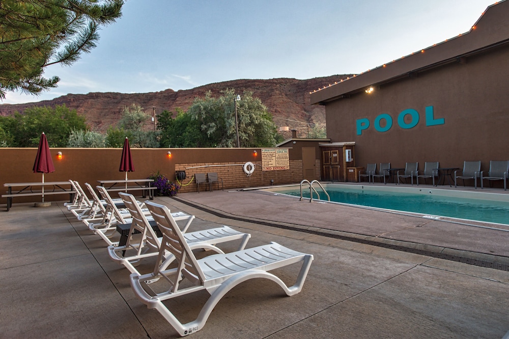 Big Horn Lodge 24/48