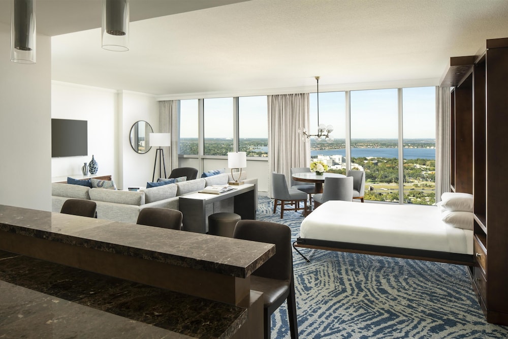 Hyatt Regency Orlando 27/84