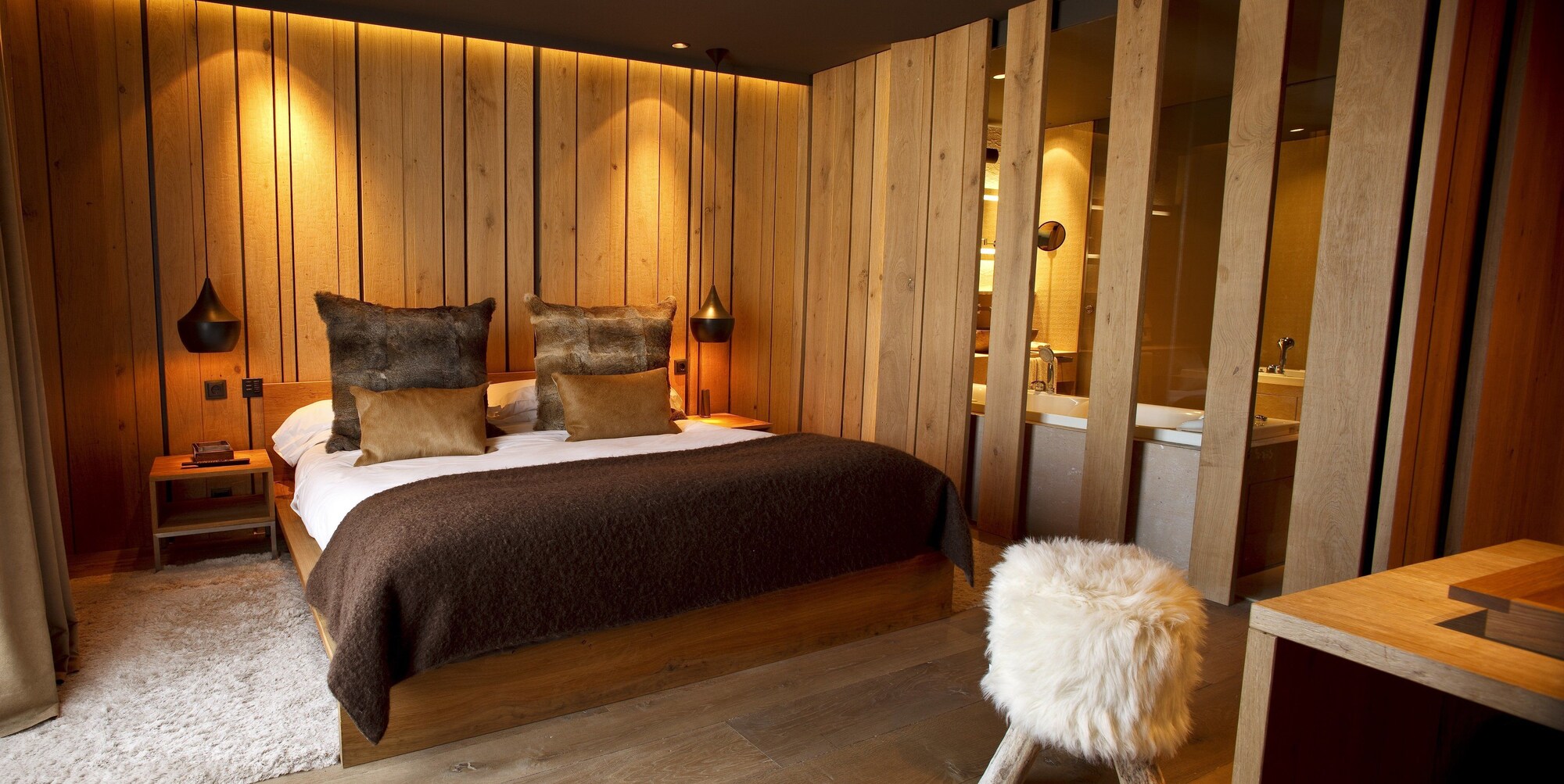 Authentic, King Bed