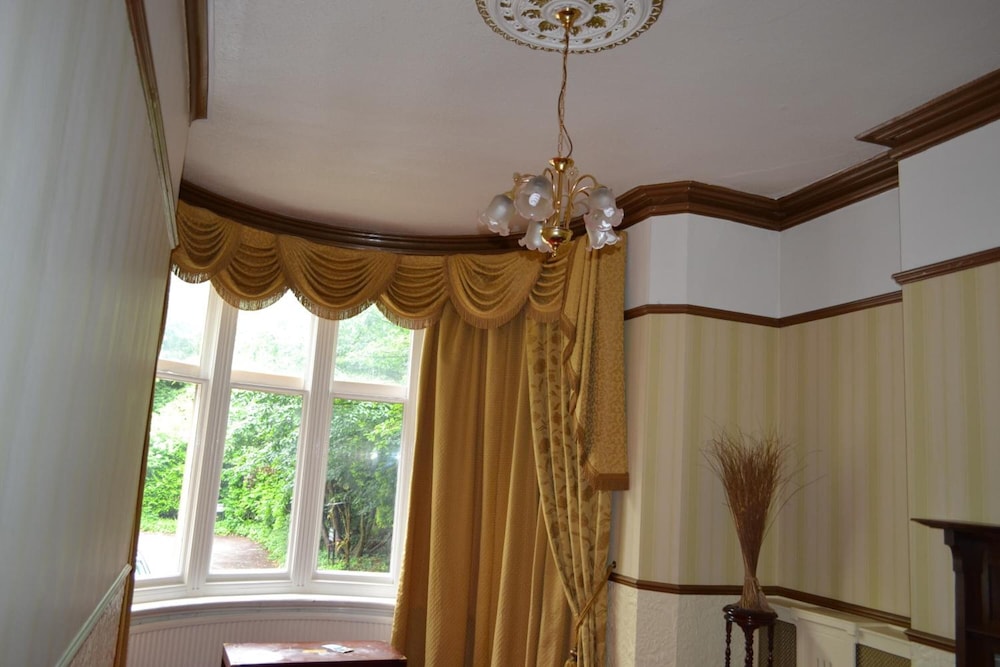 Croft Hotel 10/60