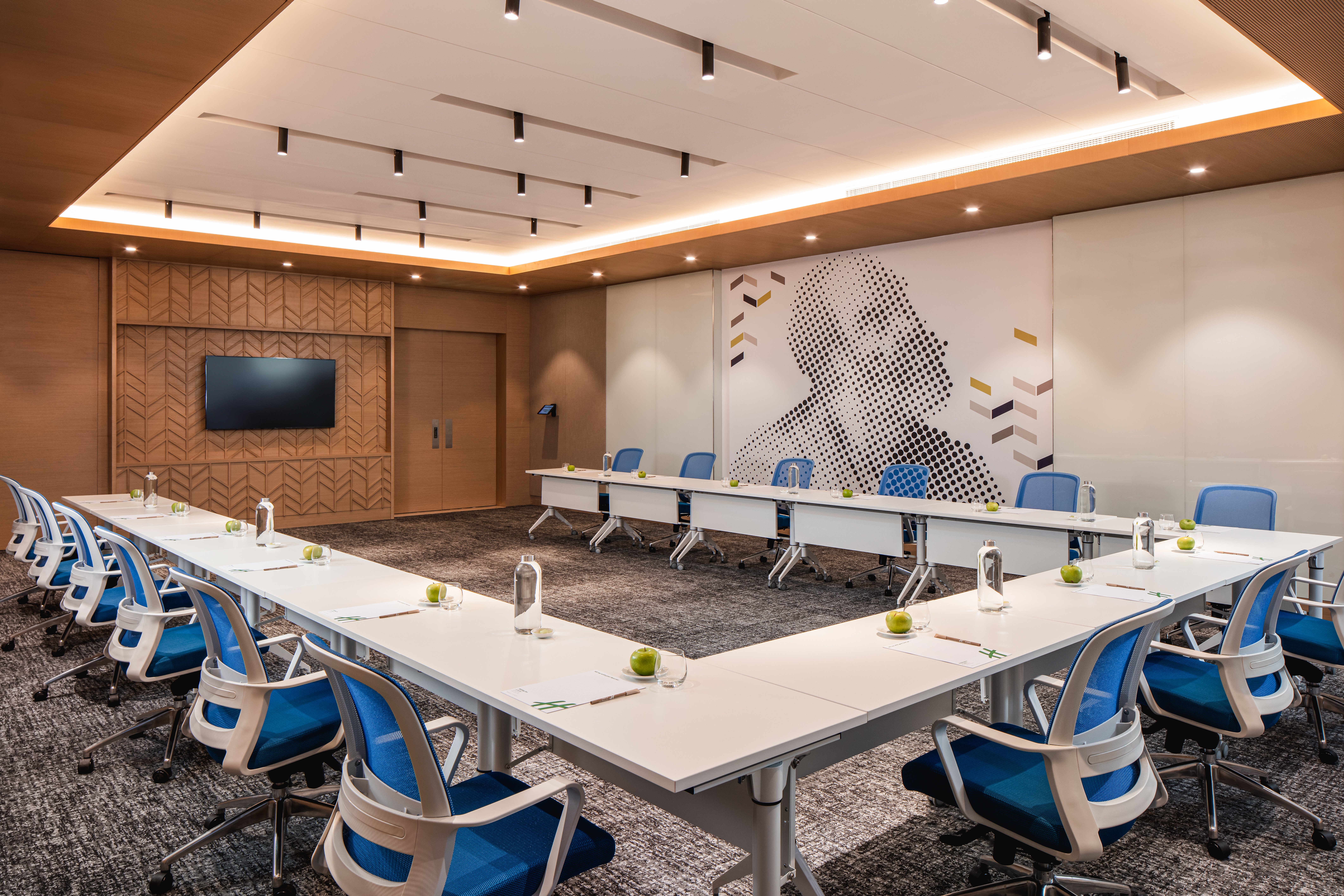 Holiday Inn & Suites Dubai Science Park 37/50