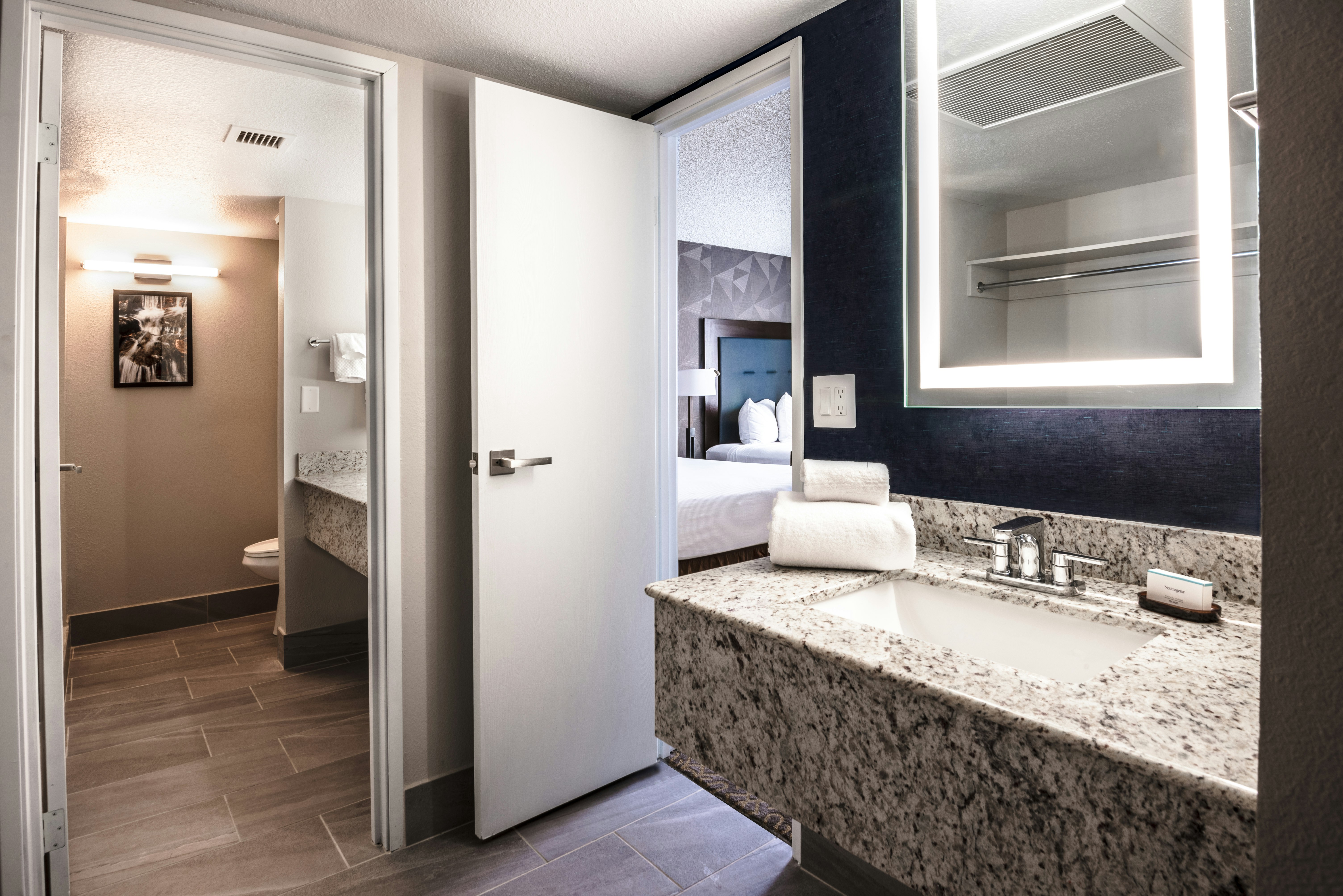 2 ROOMS, SUITE, 2 QUEEN BEDS