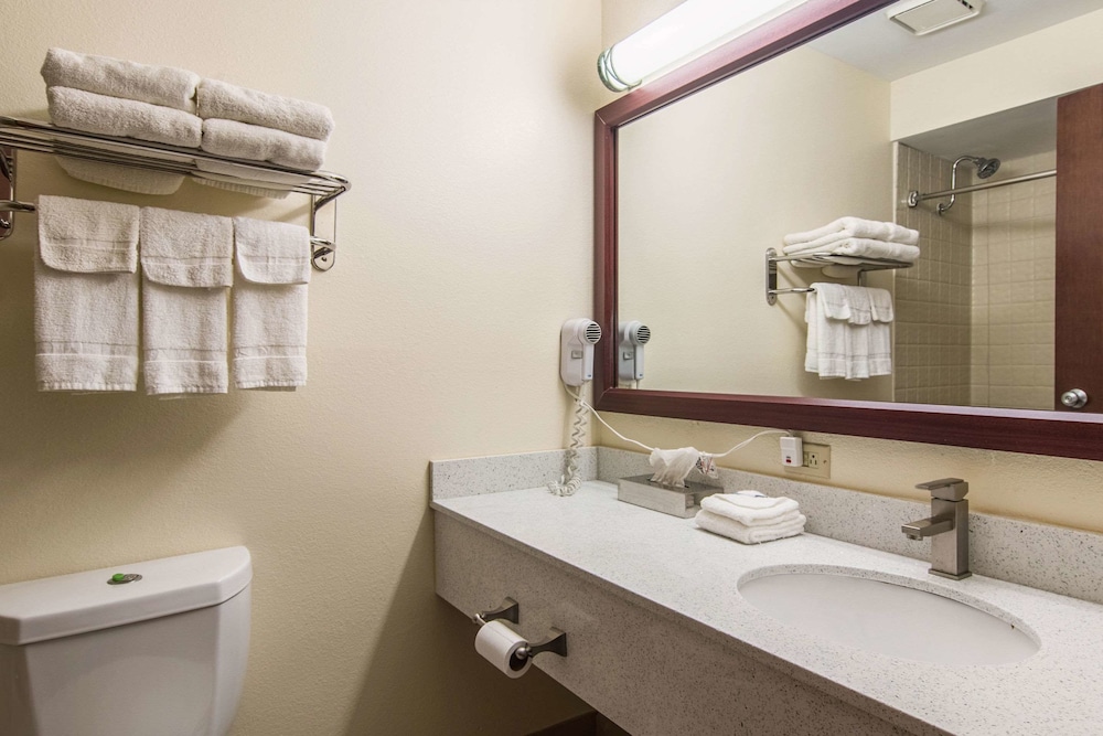 Quality Inn Foristell, MO 12/48