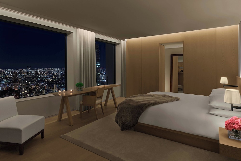 Penthouse, King Bed, Tower View