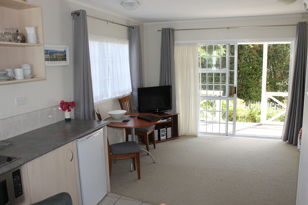 Ash Grove Boutique Motel 42/70