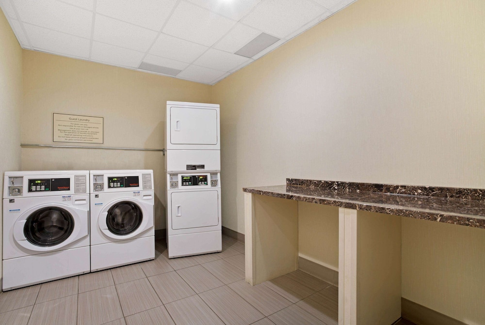 La Quinta Inn & Suites by Wyndham Springfield MA 24/43