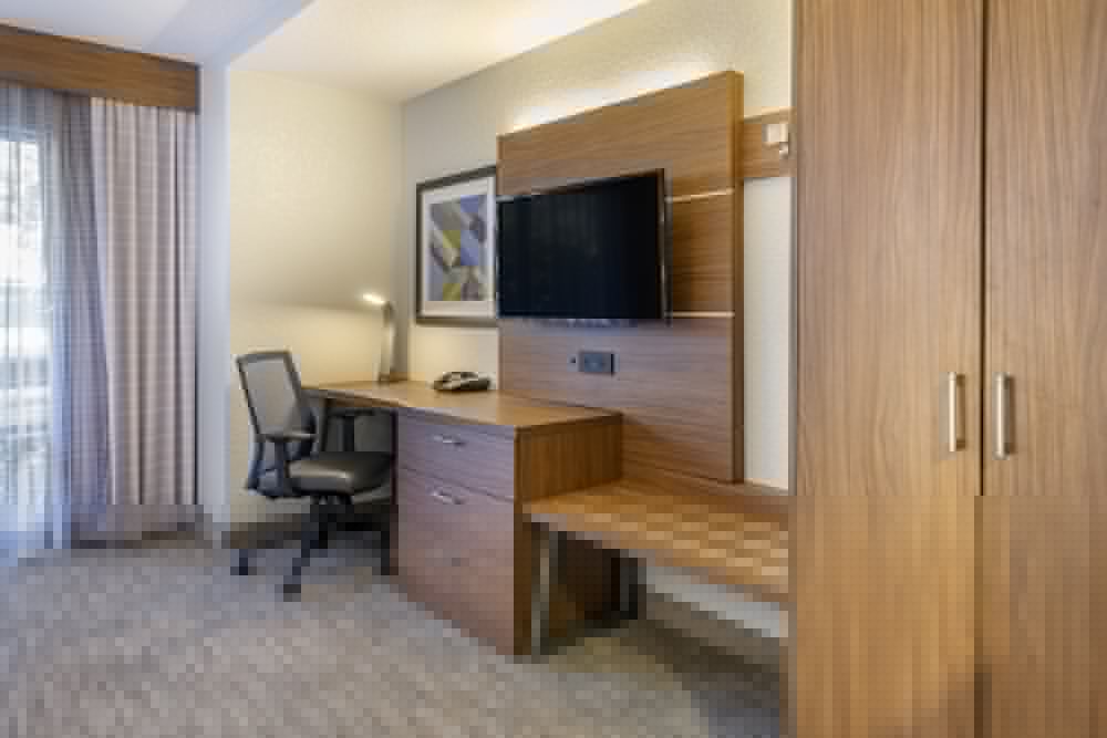 Holiday Inn Express Cape Coral-Fort Myers Area 49/53