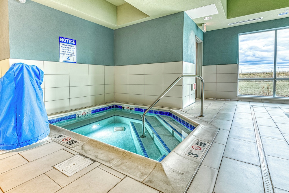 Holiday Inn Express Suites Rantoul 42/76