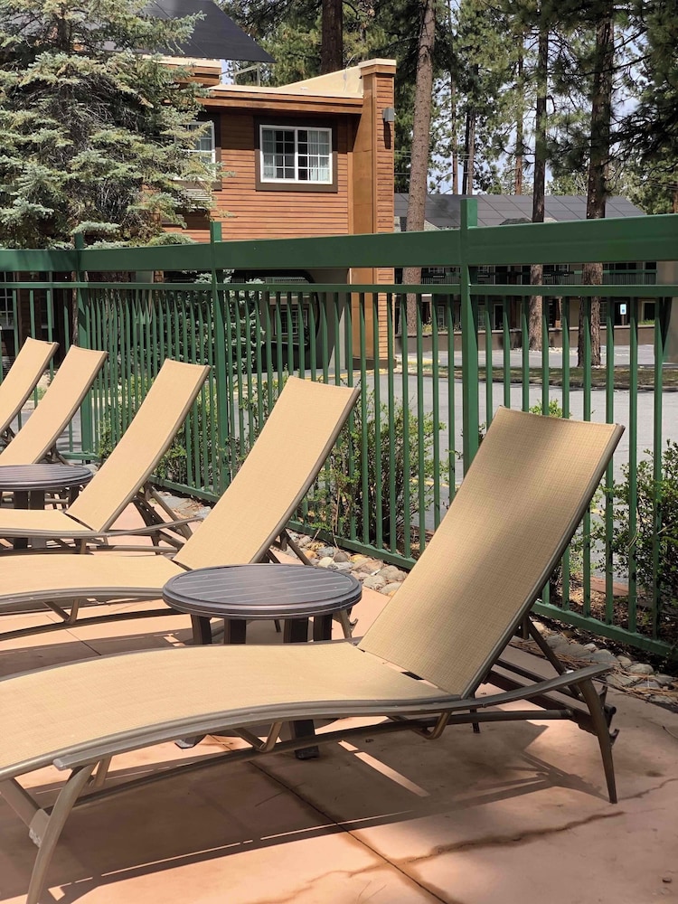 Holiday Inn Express South Lake Tahoe 54/60