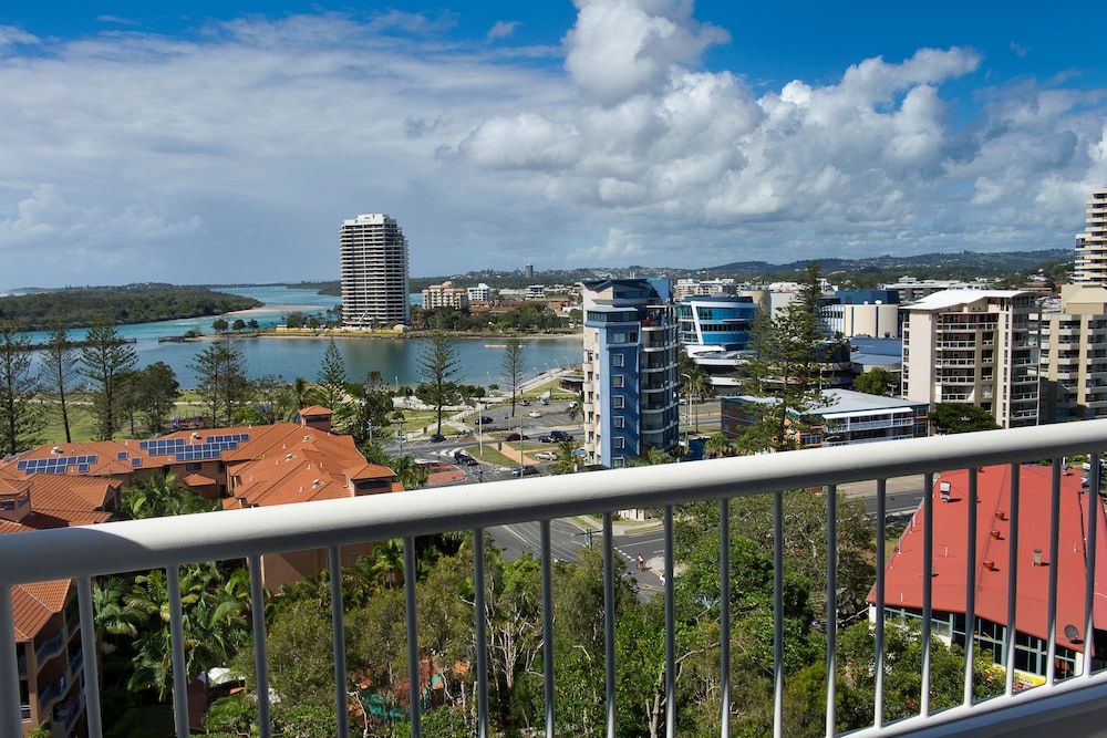 Greenmount Beach Resort 2/62
