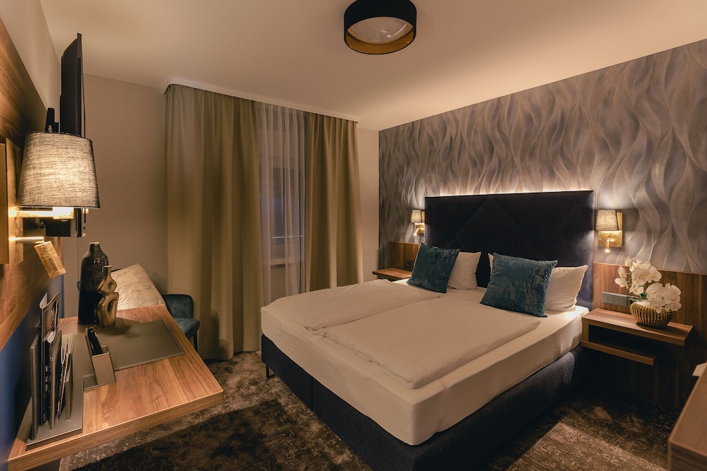 Rose Hotel And Restaurant 13/50