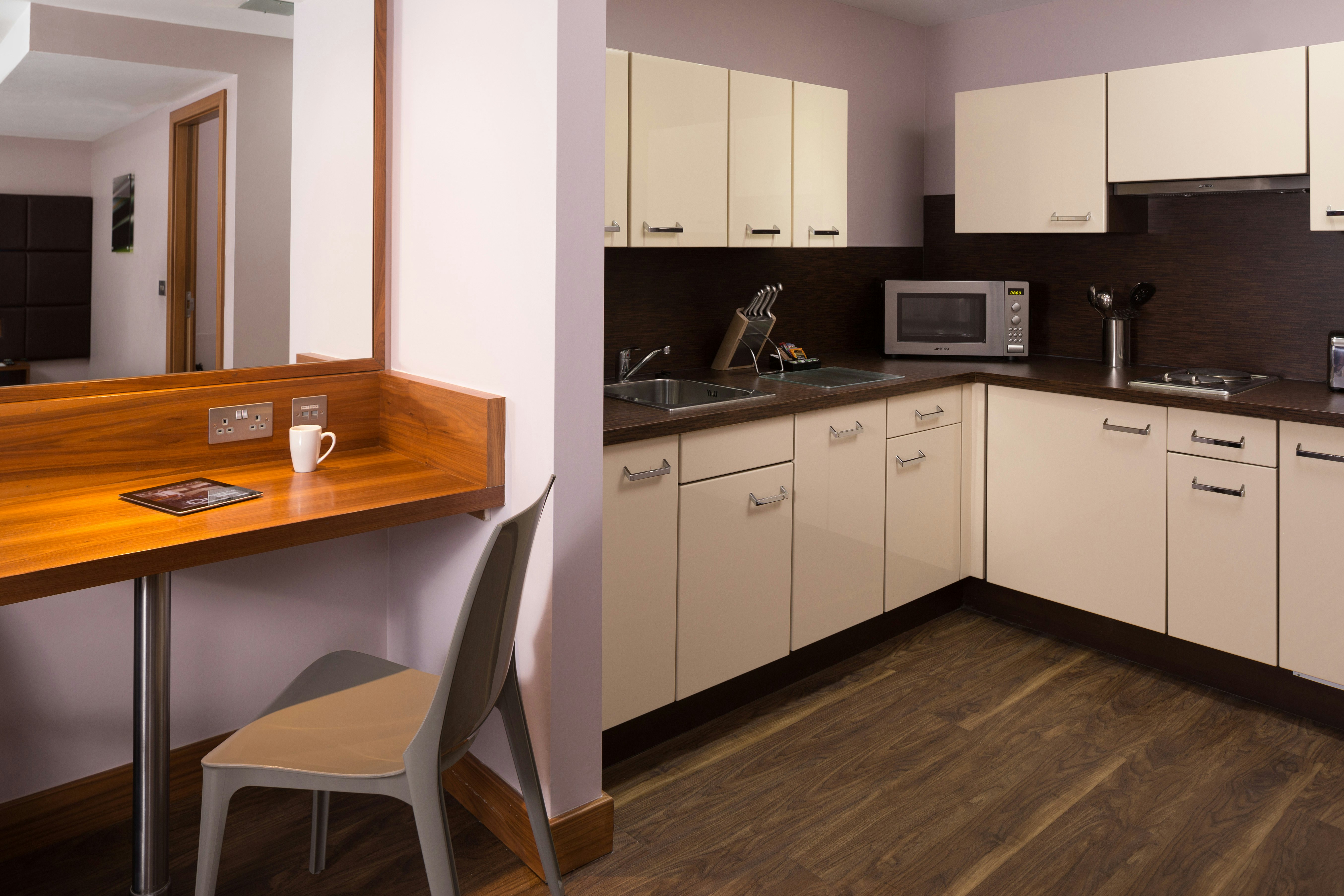 Roomzzz Leeds City Centre 16/21