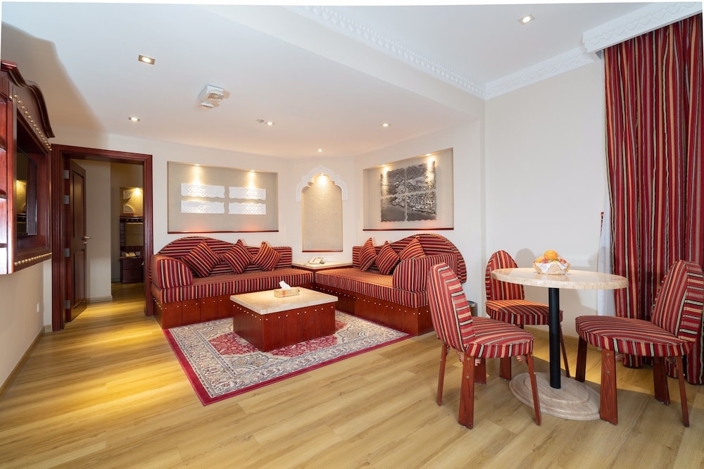 Al Liwan Suites Rawdat Al Khail 33/45