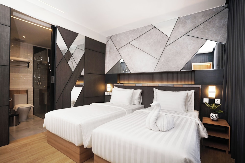 PREMIER, TWIN BEDS