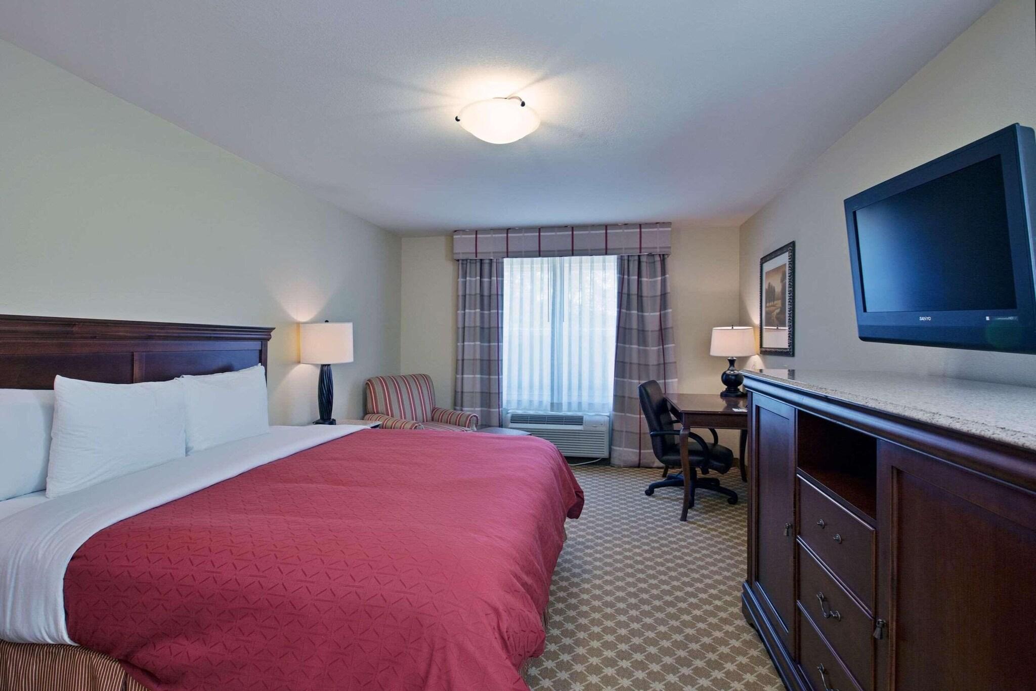 SUITE, KING BED