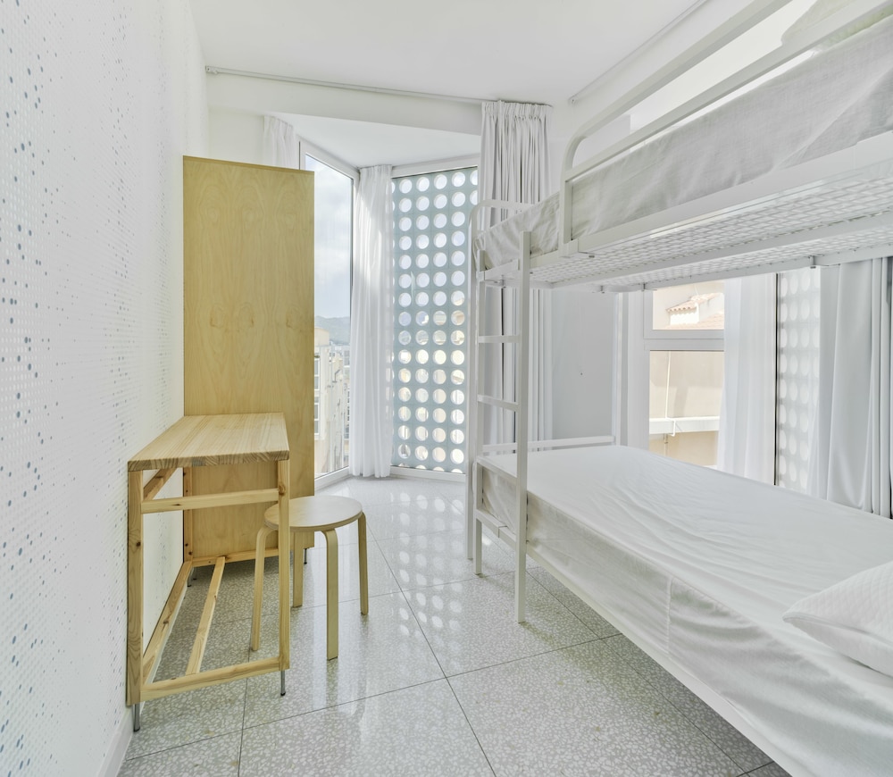 1 BEDROOM, TOWER, BASIC, DOUBLE BED