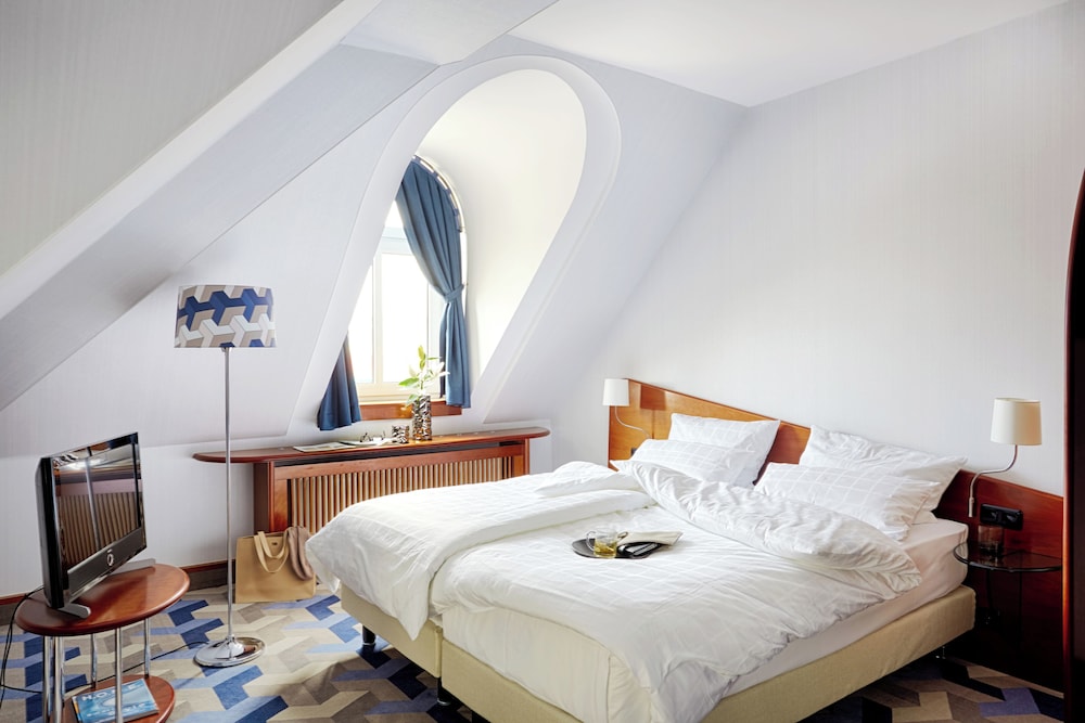 Superior, Queen Bed