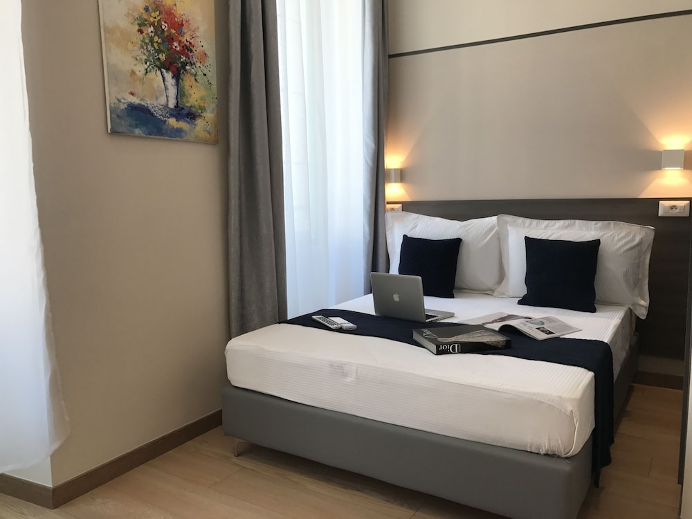 Boutique Hotel Neptune Nice 6/30