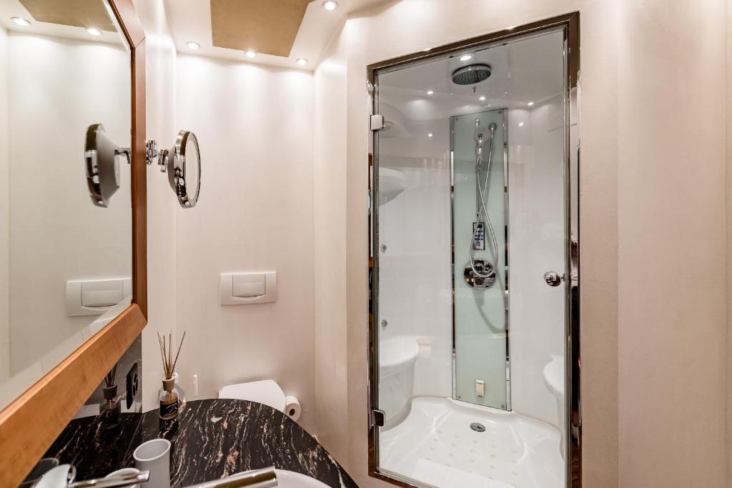 جناح بحوض جاكوزي، Hotel des Balances 4/7