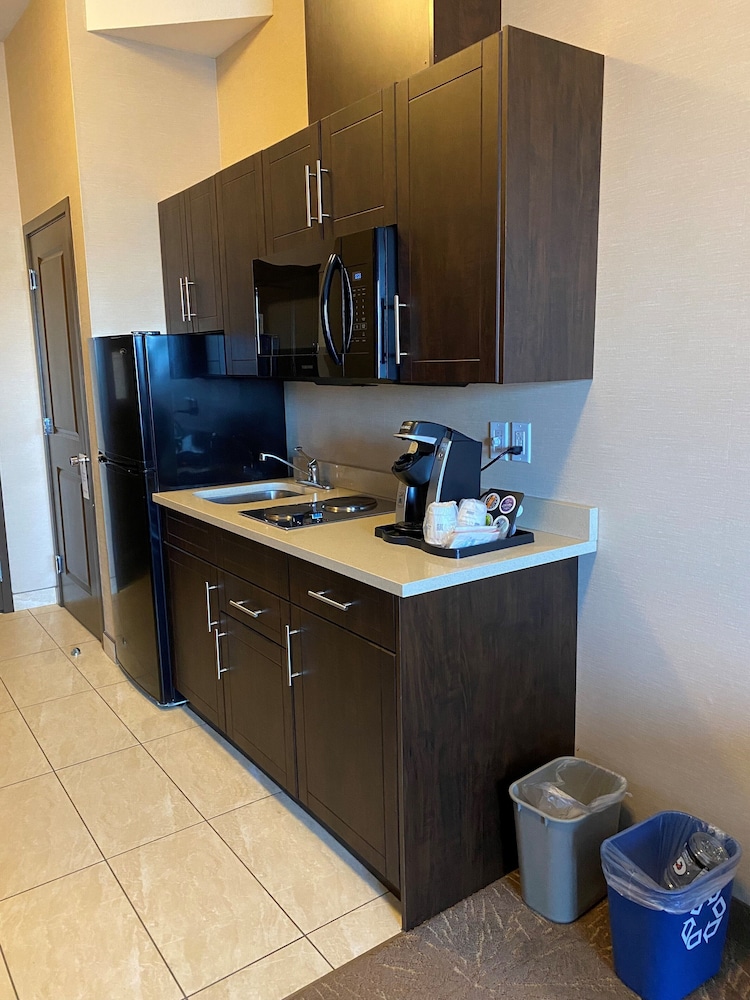Best Western Plus Kindersley Hotel 10/40
