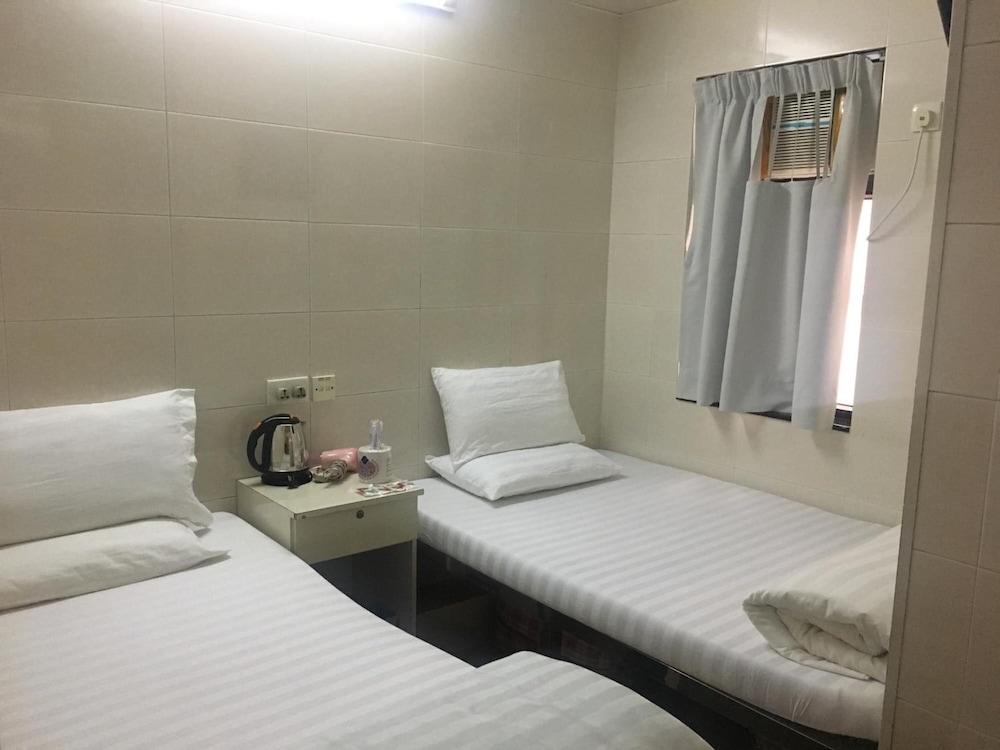 Unique Hotel 8/32