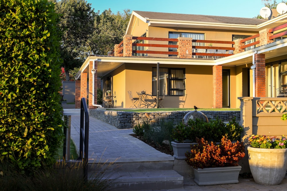 Four Palms Accommodation 3/64